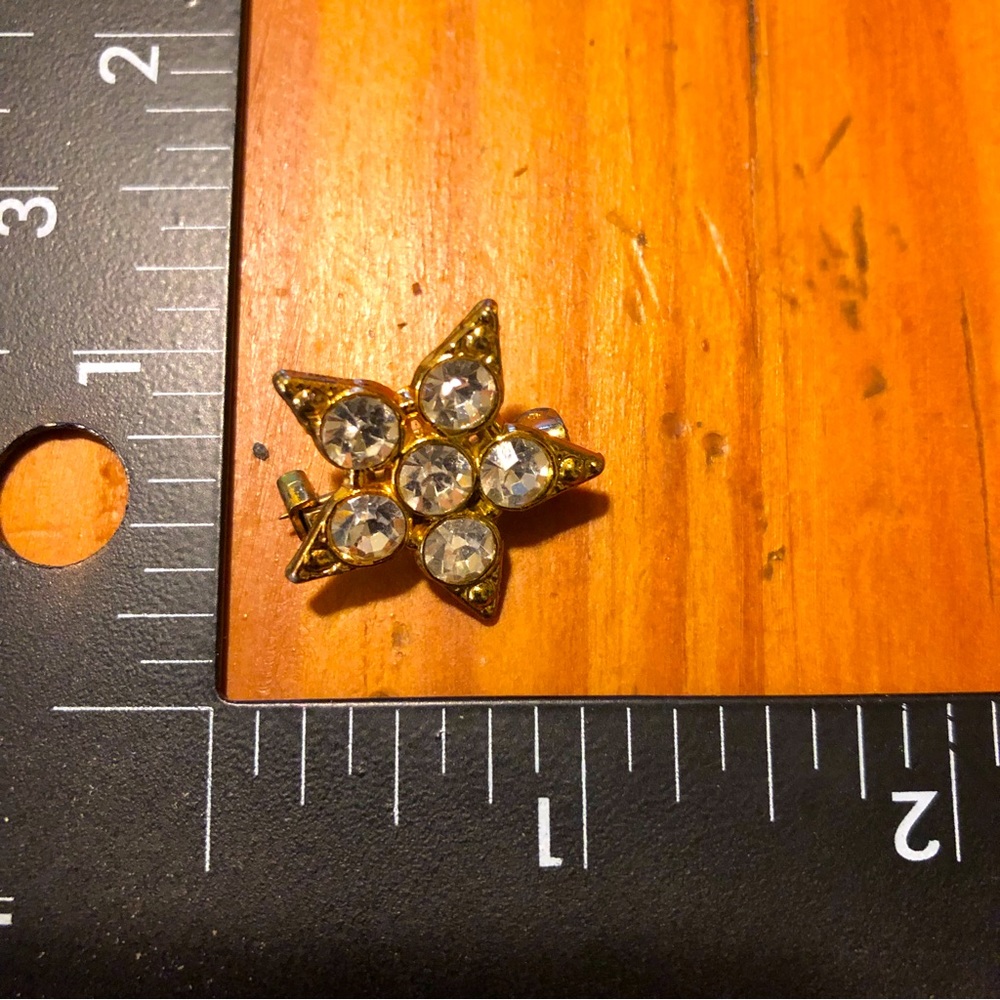 Sparkly Star Brooch